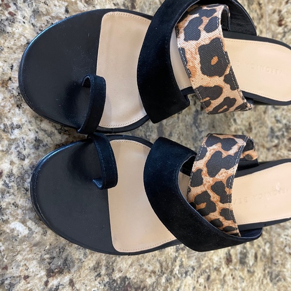 NWOB Veronica Beard Zuri Toe Ring Leopard Black Suede Sandals Heels Size 7M - Picture 3 of 13